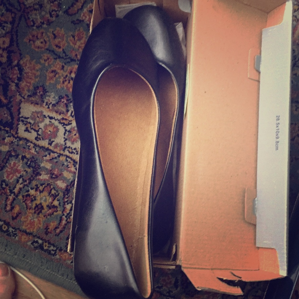 NEW Kali Ballerina style Flats Black -never worn